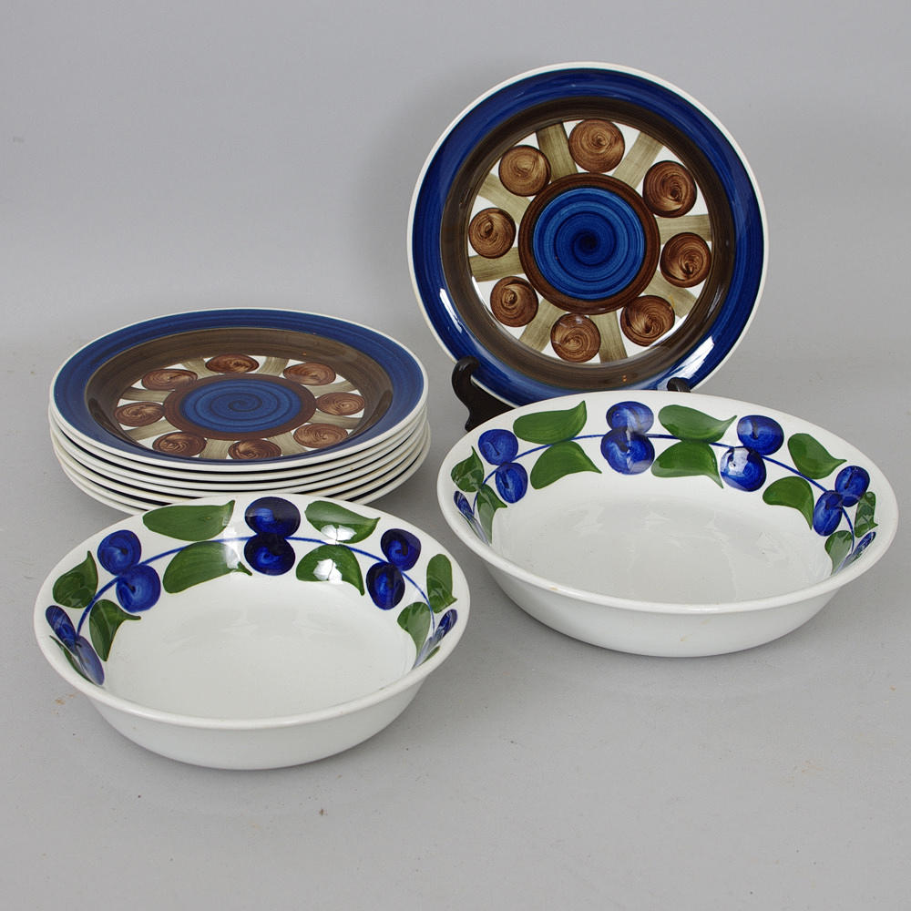 2 SKÅLAR SAMT 8 ASSIETTER Rörstrand, skålarna "Irene", assietter "Tobias".