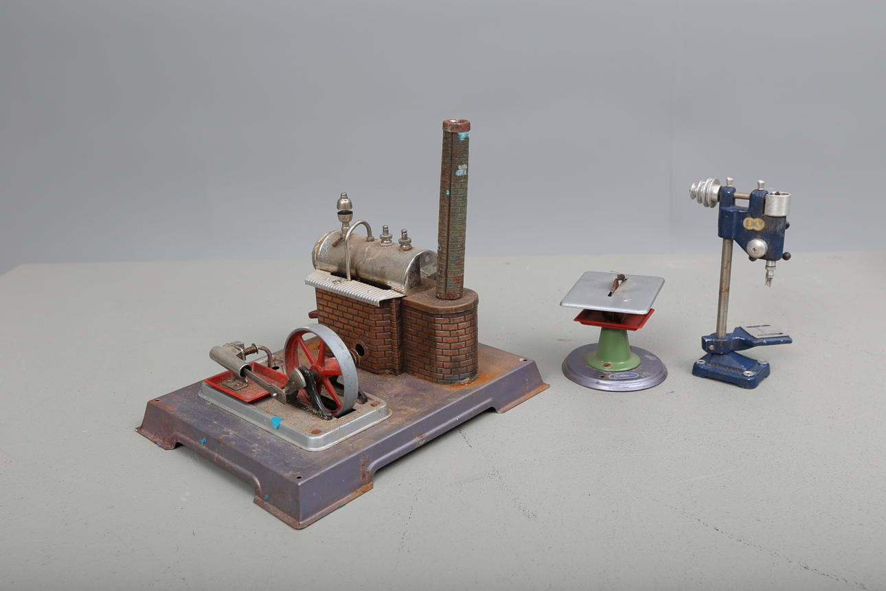 ÅNGMASKIN med TILLBEHÖR, 3 delar, bland annat Wilesco, Tyskland.