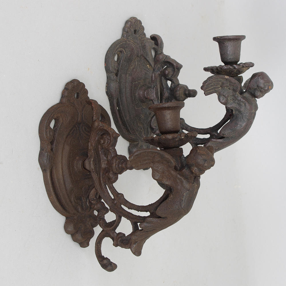 VÄGGLJUSSTAKAR, 1 par, gjutjärn, samtida.