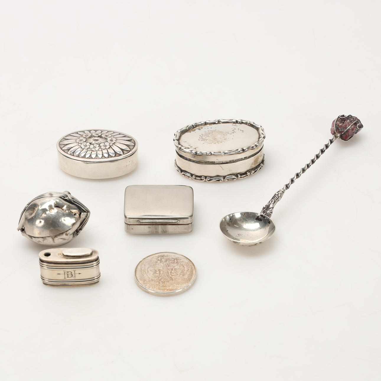 KÄSTCHEN, MÜNZEN, GLOCKE, LÖFFEL, 7 Teile, Silber.