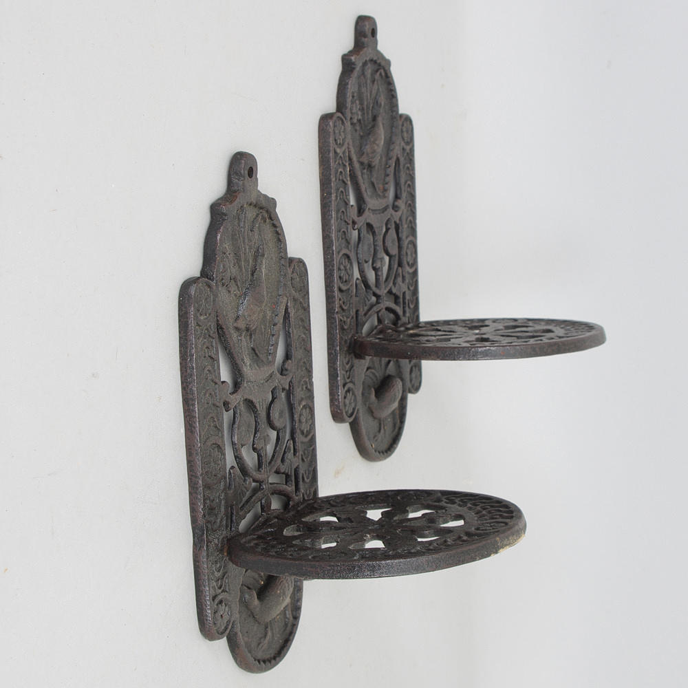 VÄGGKONSOLER, 1 par, gjutjärn, samtida.