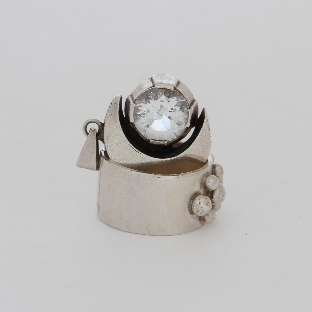 SMYCKEN, silver, två delar. Bland annat Cecilia Johansson.