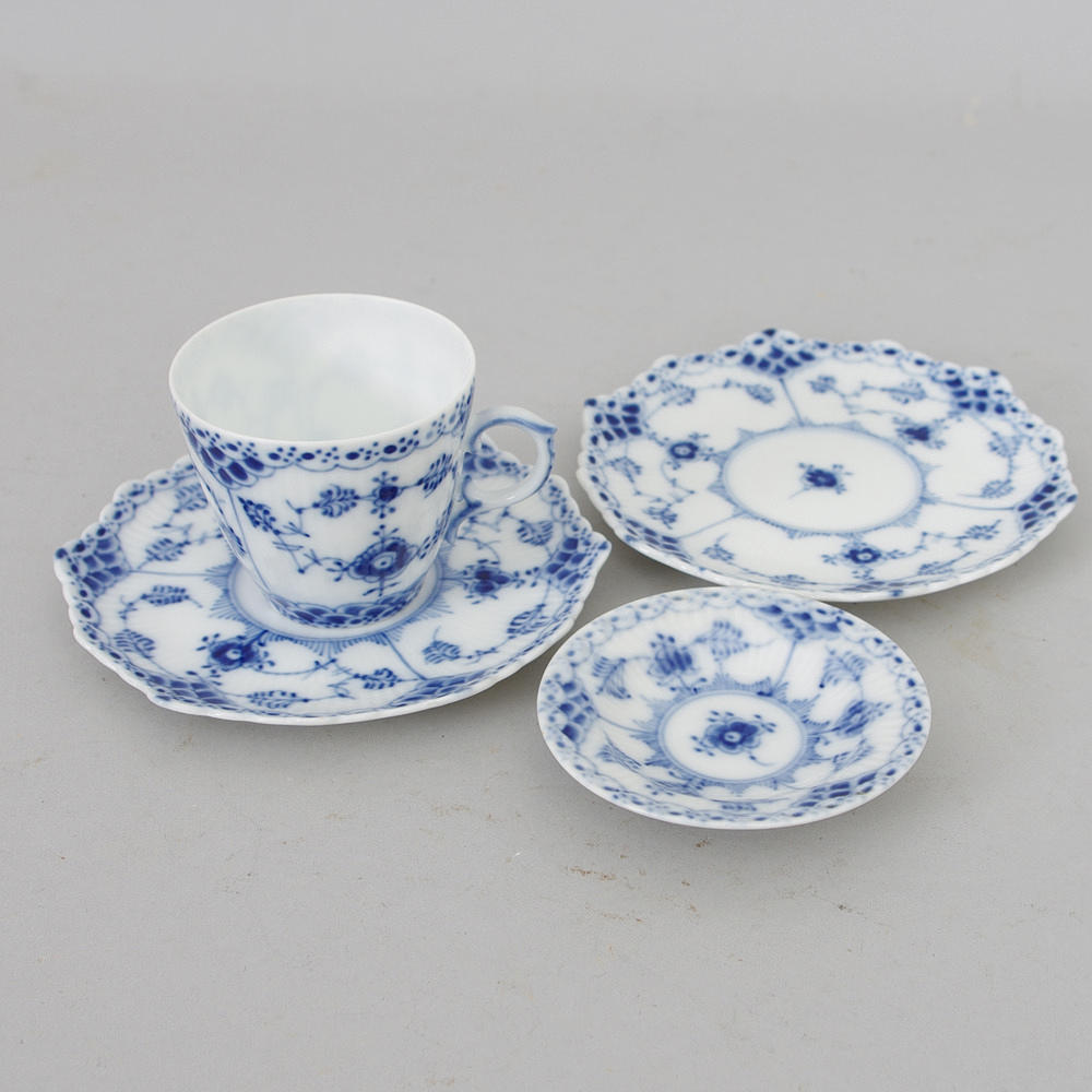 MOCKAKOPP, 2 FAT SAMT ASKFAT, "Musselmalet", Royal Copenhagen.