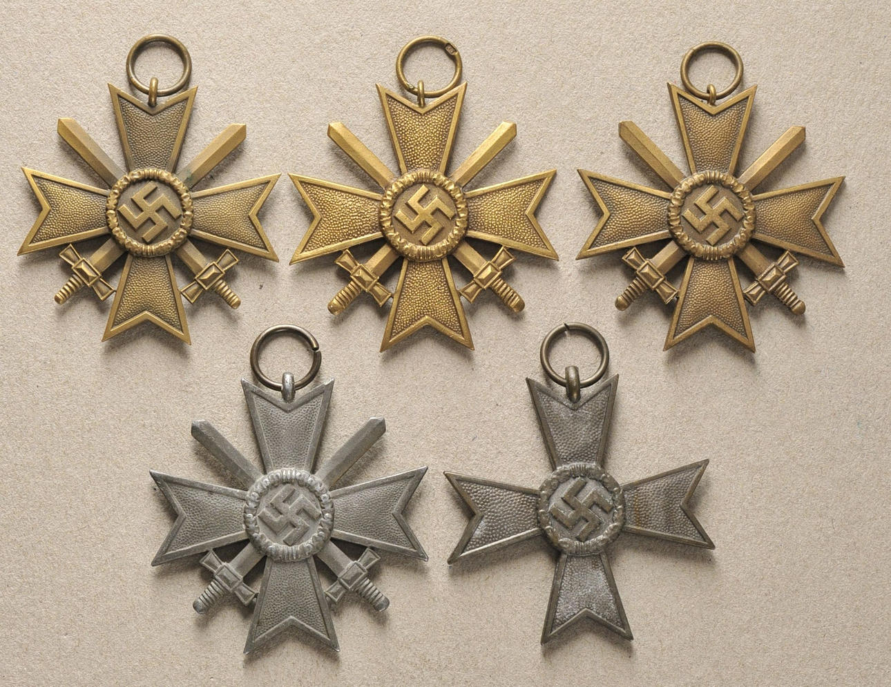 ORDNING, War Merit Cross 2. Klass med svärd, 5 stycken.