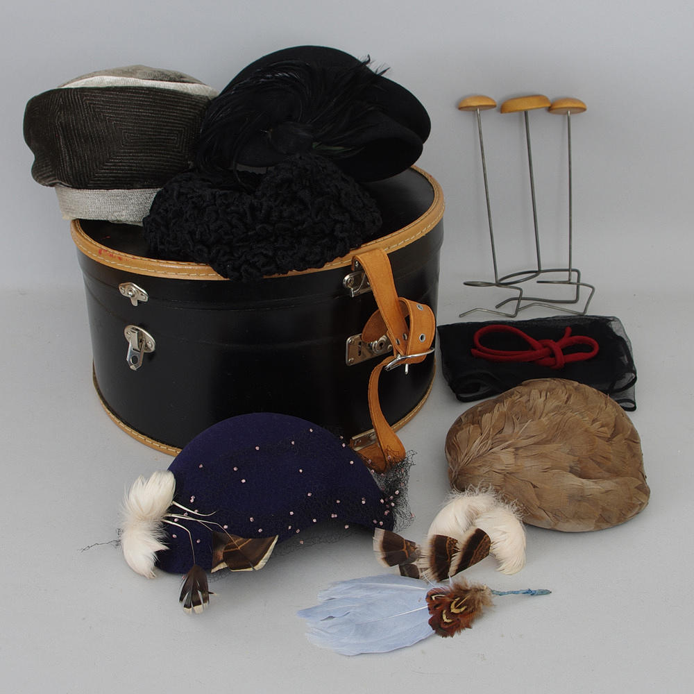 HATTASK DAMHATTAR SAMT HATTSTOCKAR.