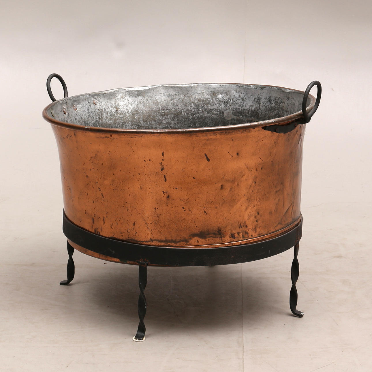 KOPPARBUNKE på ben.