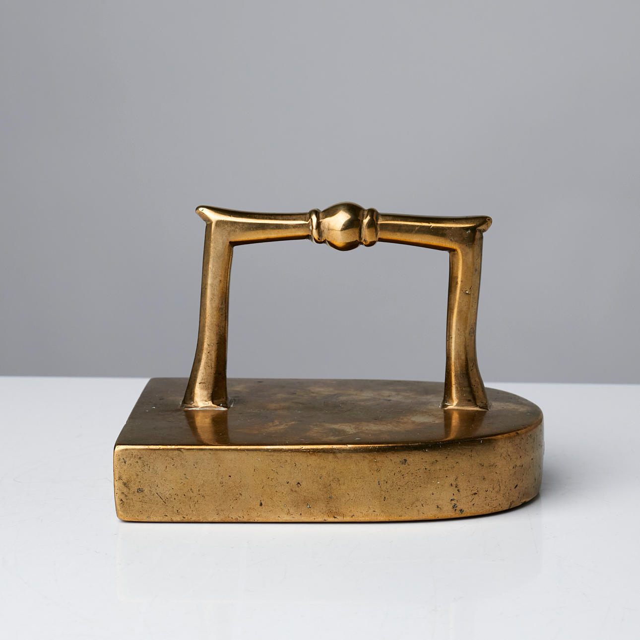 STRYKJÄRN, 1600-tal, brons.