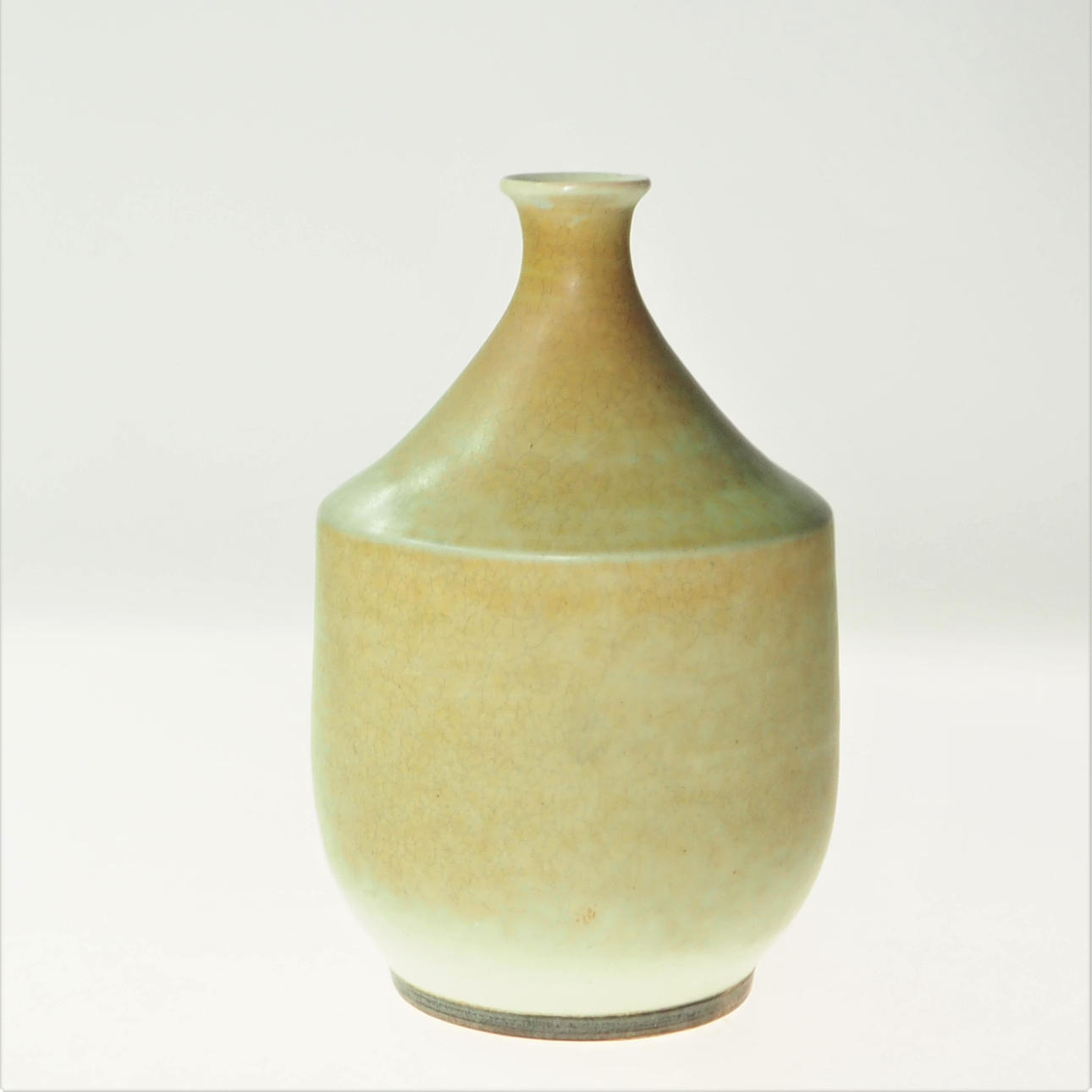 VAS, märkt Gamla Uppsala Keramik.