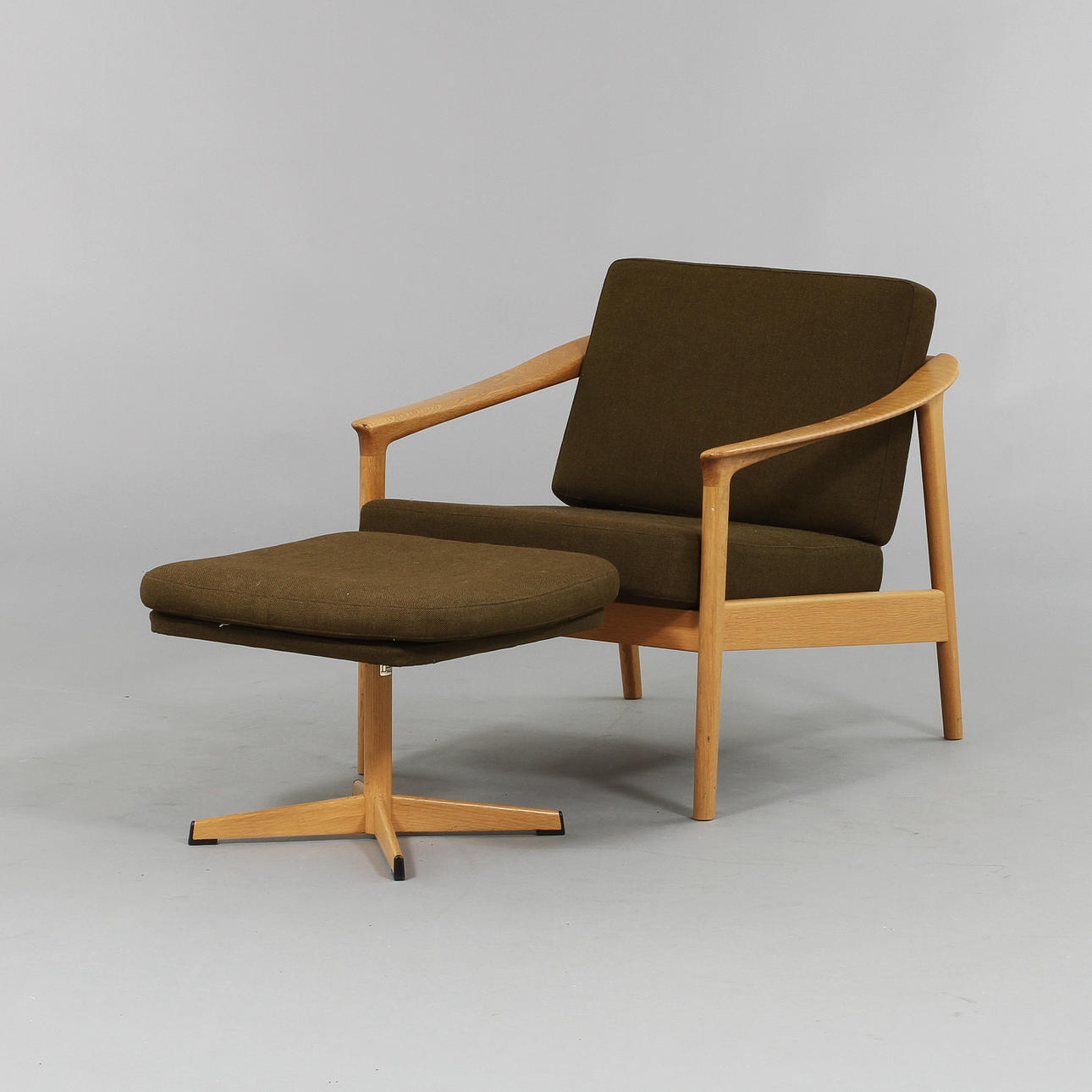 FÅTÖLJ MED FOTPALL, Folke Ohlsson, Bodafors.