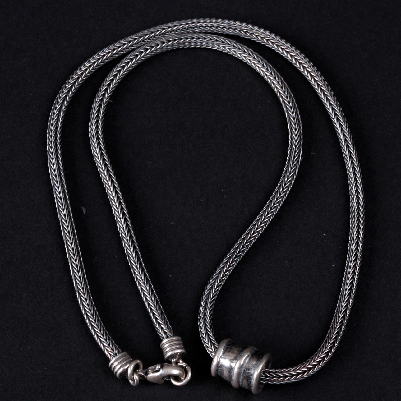 HALSBAND, med integrerat hänge, silver.