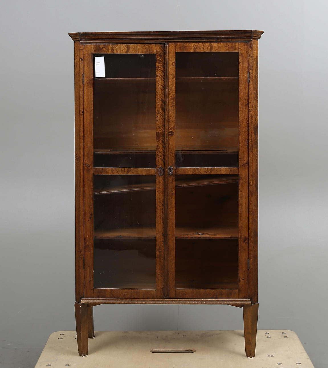 VITRINSKÅP, sent 1800-tal.