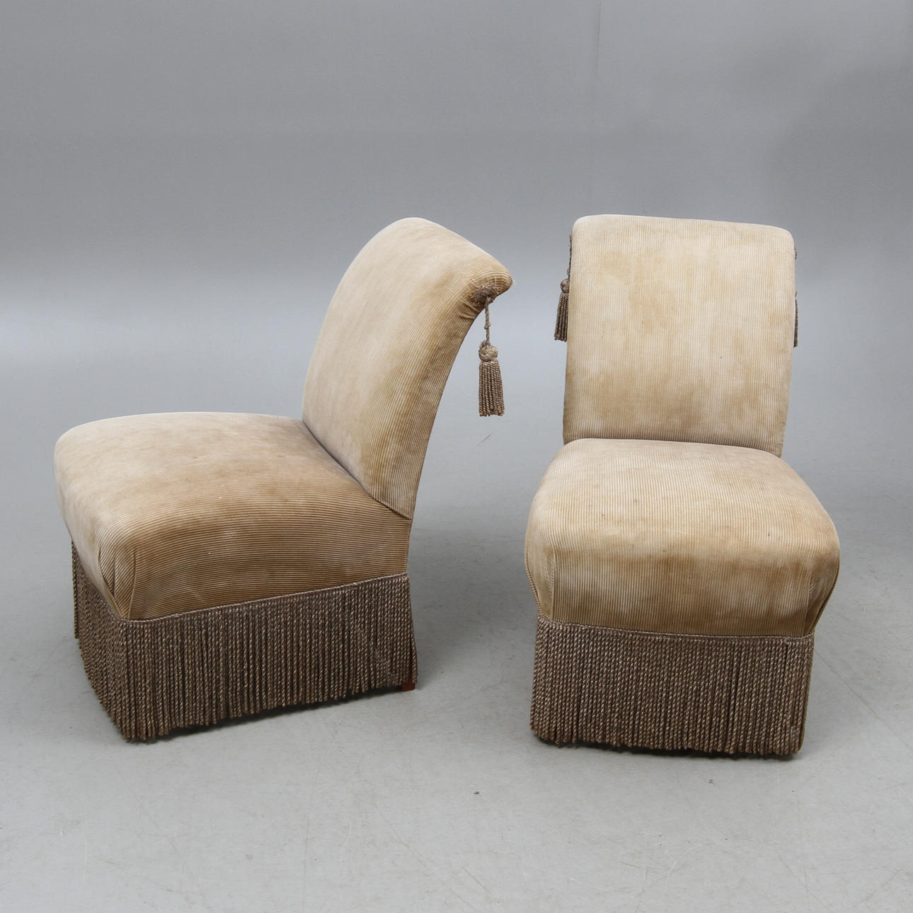 EMMAFÅTÖLJER, ett par, tapetserarstil, 1900-tal.