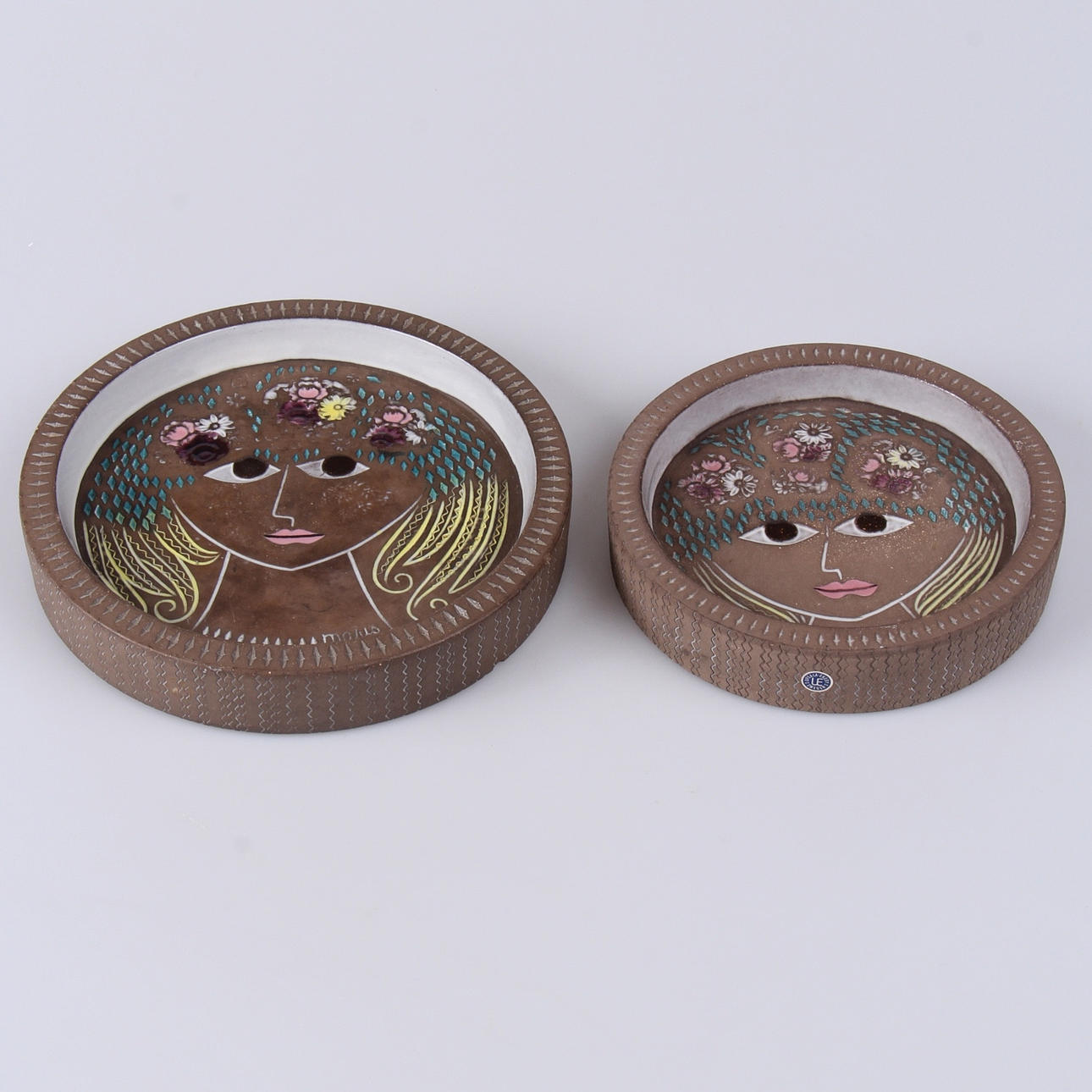 FAT, 2 st. keramik, Mari Simmulson, Uppsala Ekeby.