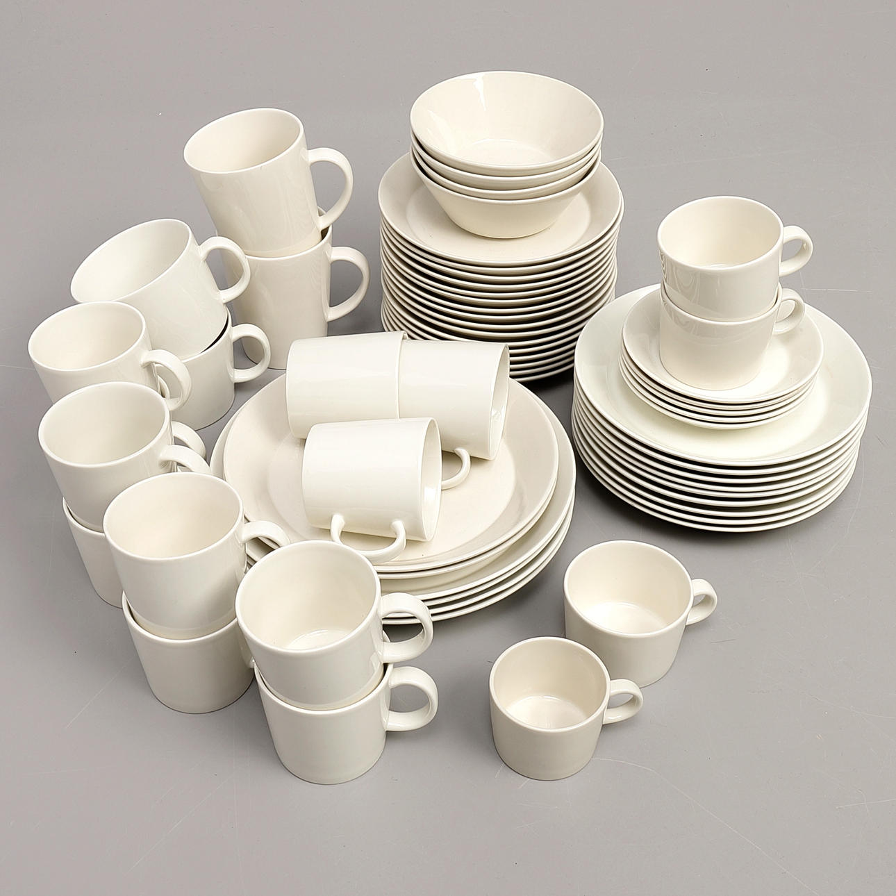 KAJ FRANCK. ''Teema'', tableware, 59 dlr., Arabia.