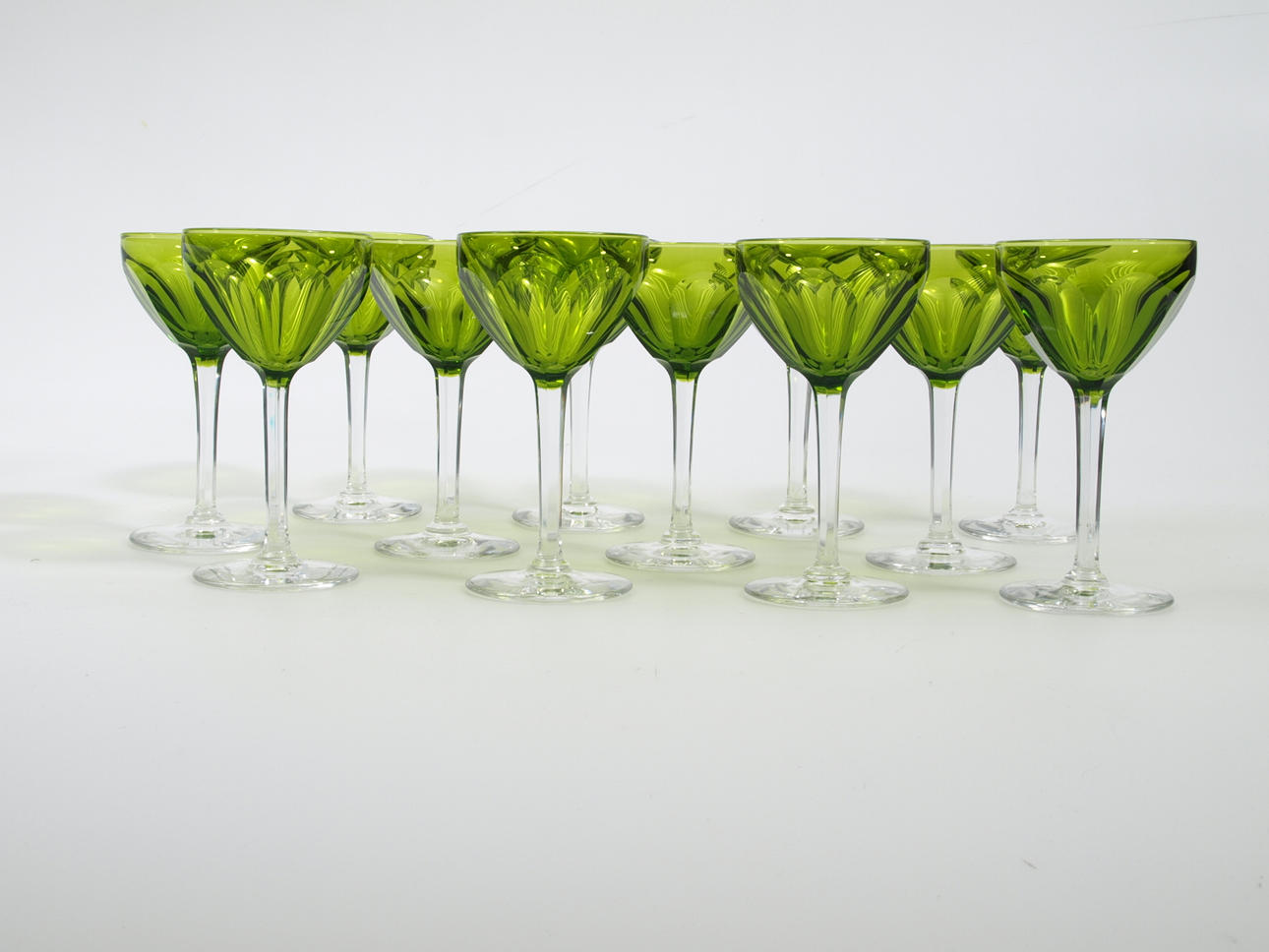 VITVINSGLAS, 12 stycken, grönfärgade kupor, 1900-tal.
