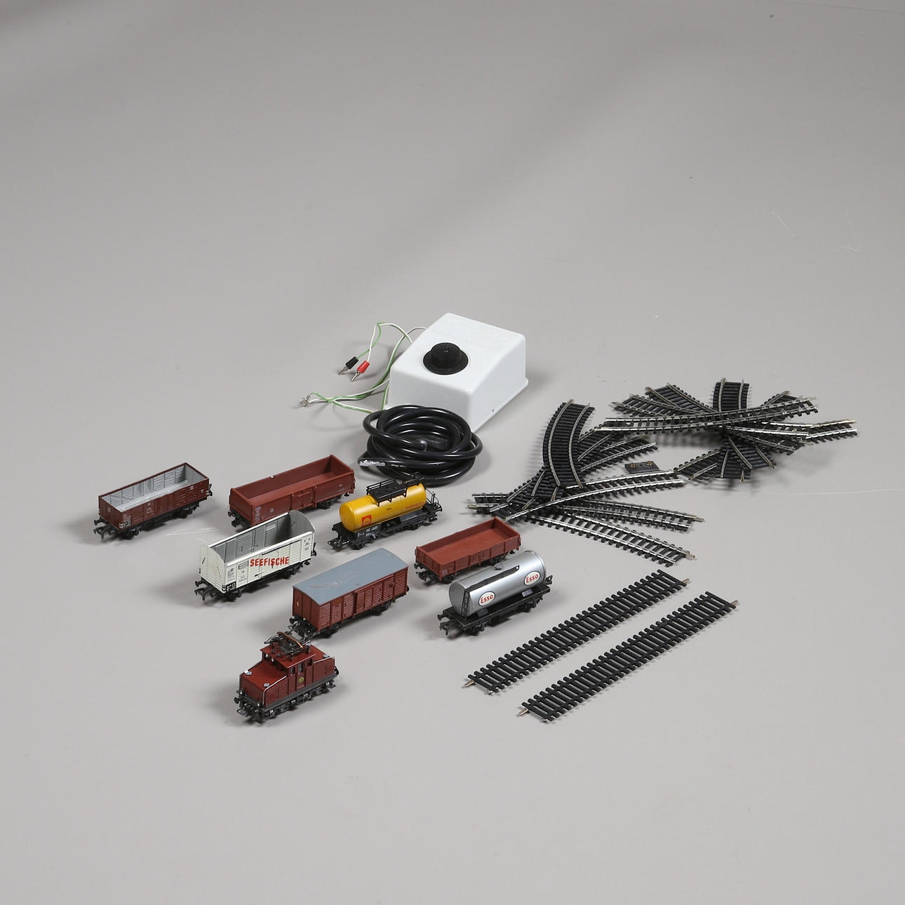 ROCO INTERNATIONAL, modelljärnväg 04031 C + extra vagnar.