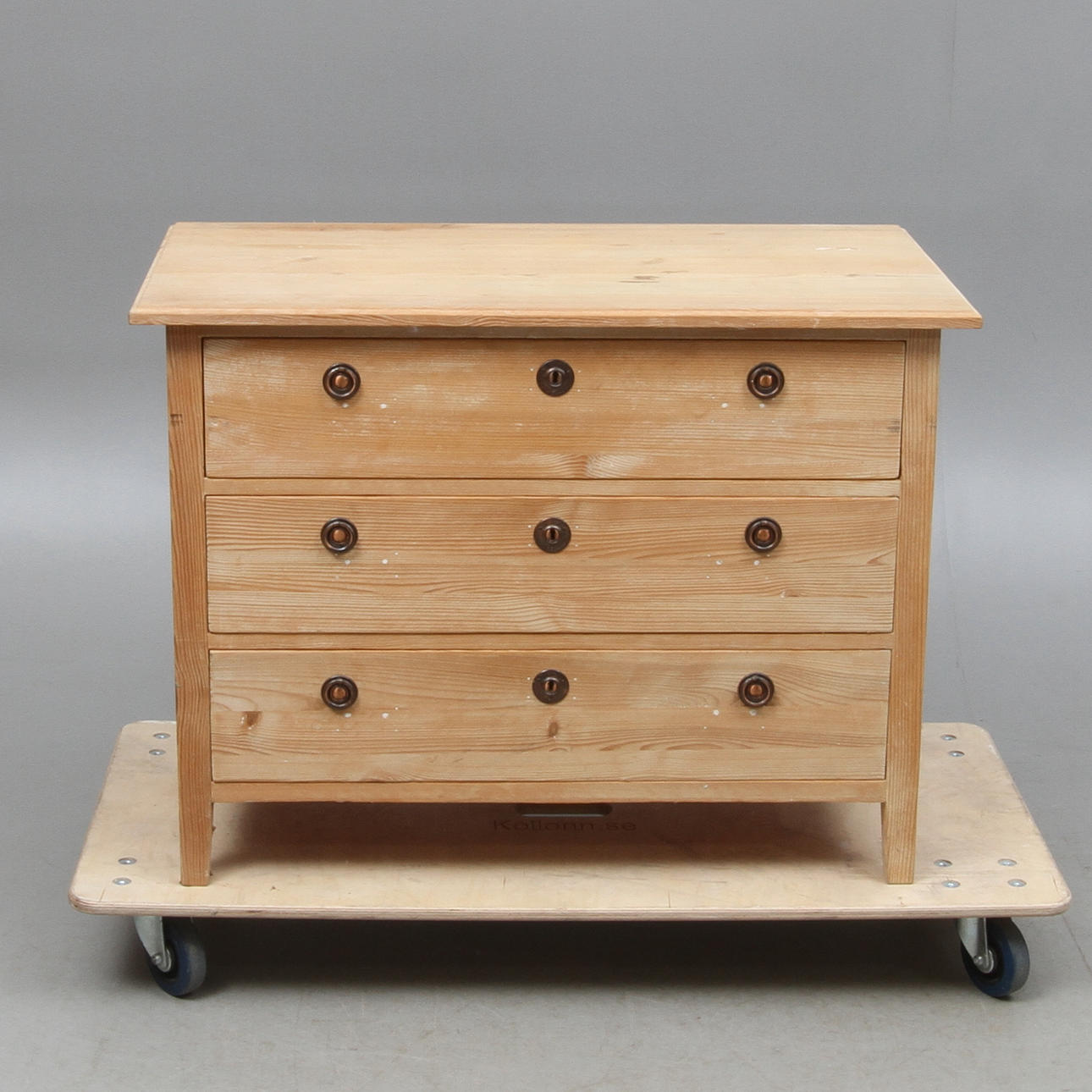 BYRÅ, gustaviansk stil, tidigt 1900-tal.