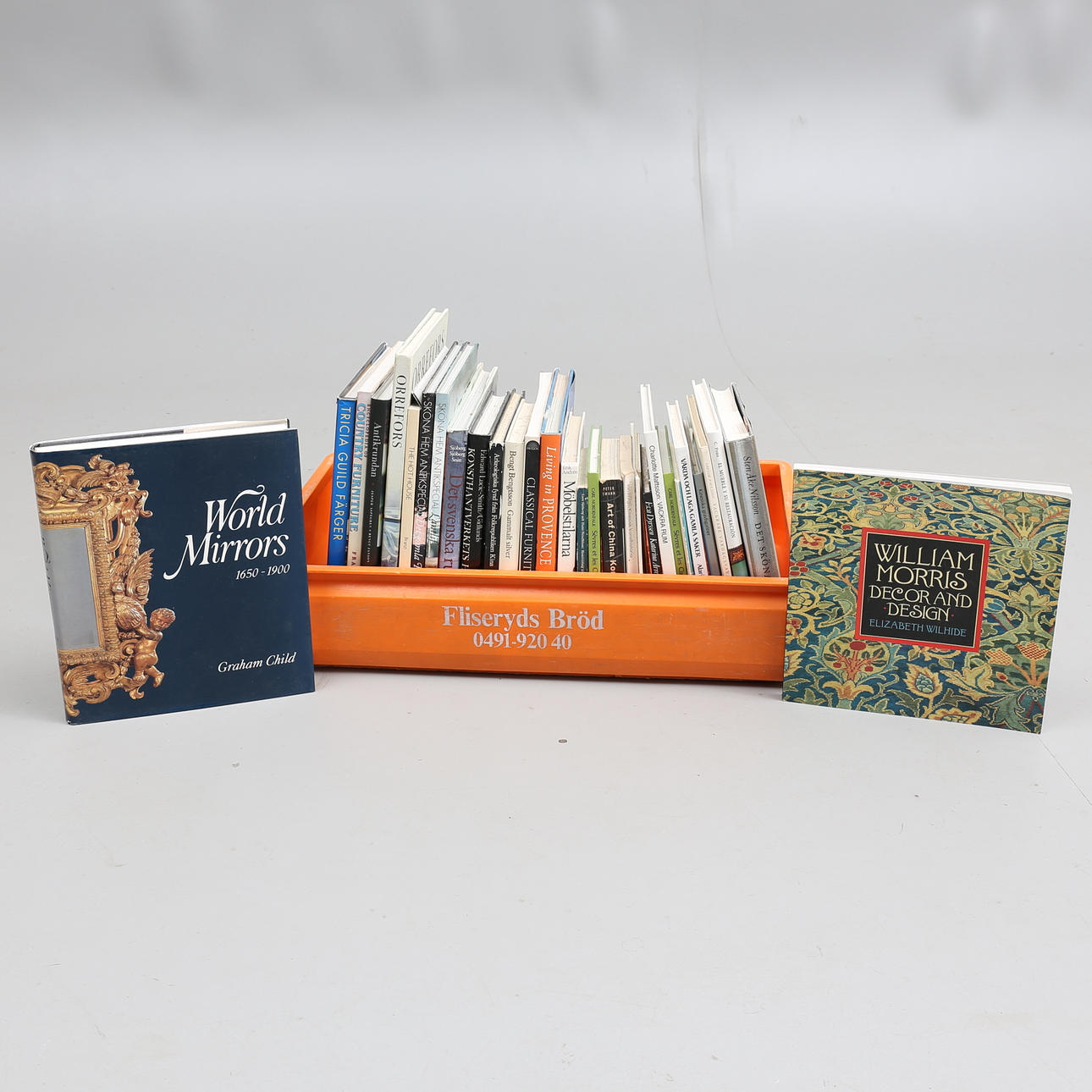 BÖCKER (32), antikt, inredning, konsthantverk, m.m.