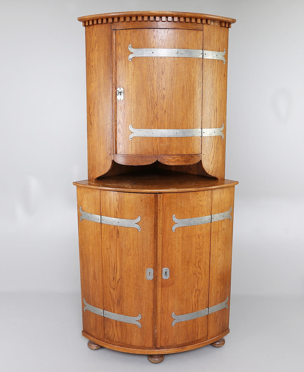 HÖRNSKÅP, Ek, Gustaviansk stil, 1800-talets andra del.