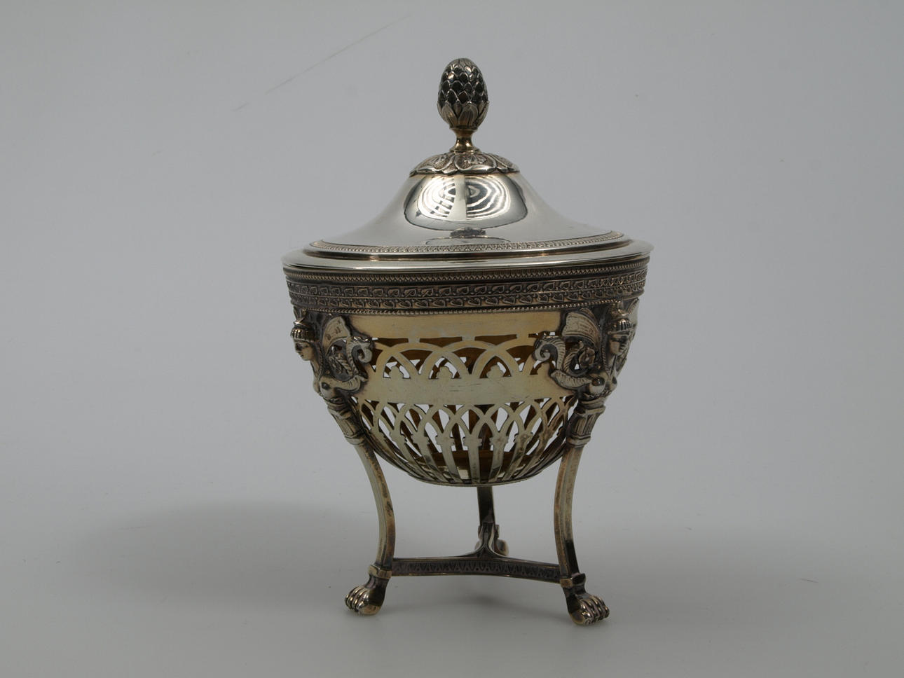 SOCKERSKÅL MED LOCK, silver, 369,9 gram, C.G Hallberg, 1906.