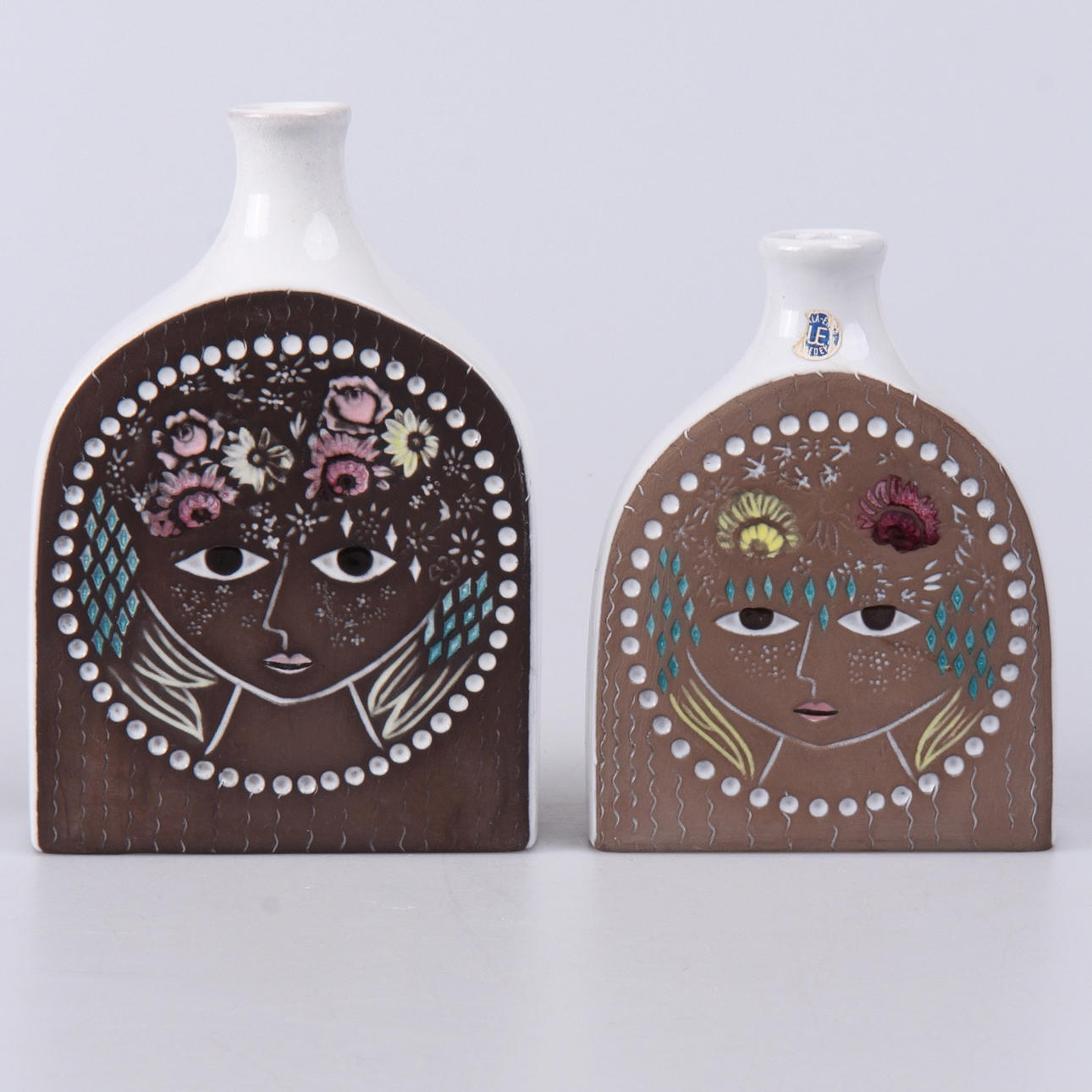 FLASKOR, 2 st. keramik, Mari Simmulsson, Uppsala Ekeby.