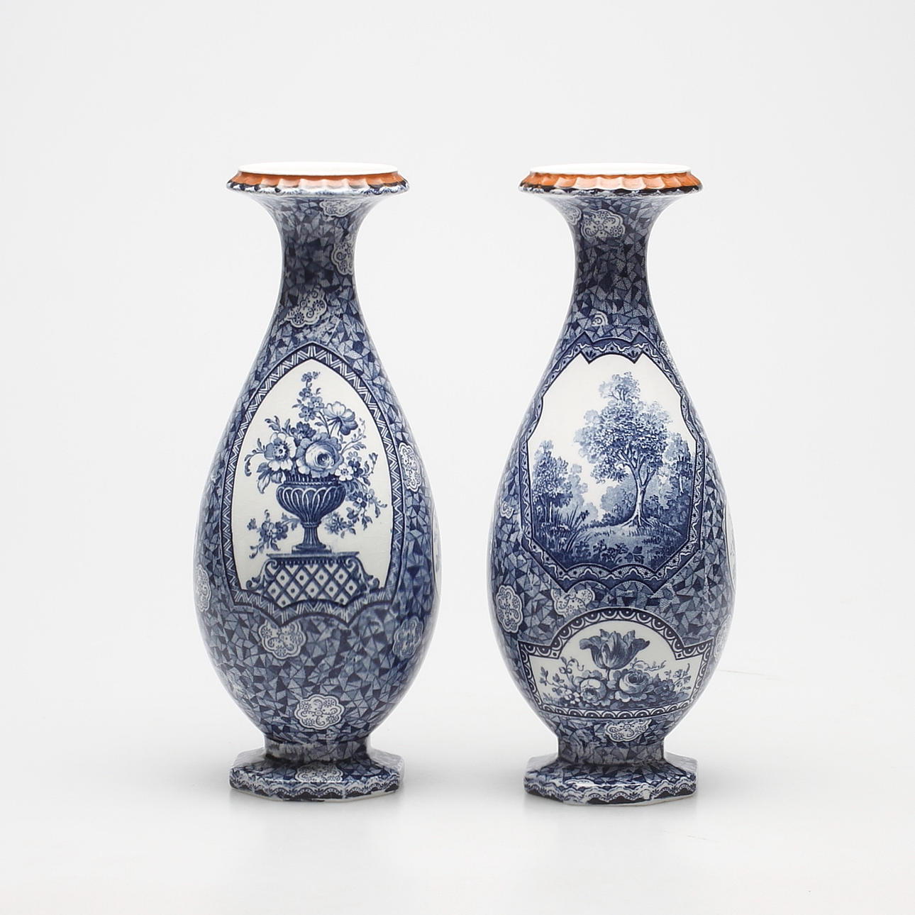 VASER, ett par, flintgods, Royal Bonn, Tyskland, omkring 1900.