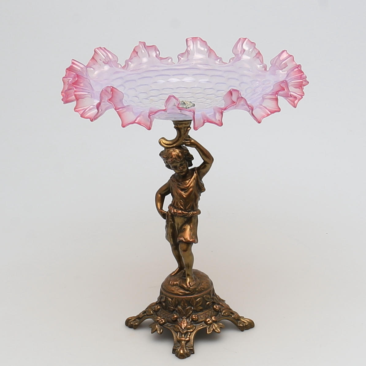 VISITKORTSFAT. Veckat opalinglas i rosa ton. Metall. 1900-talets slut.