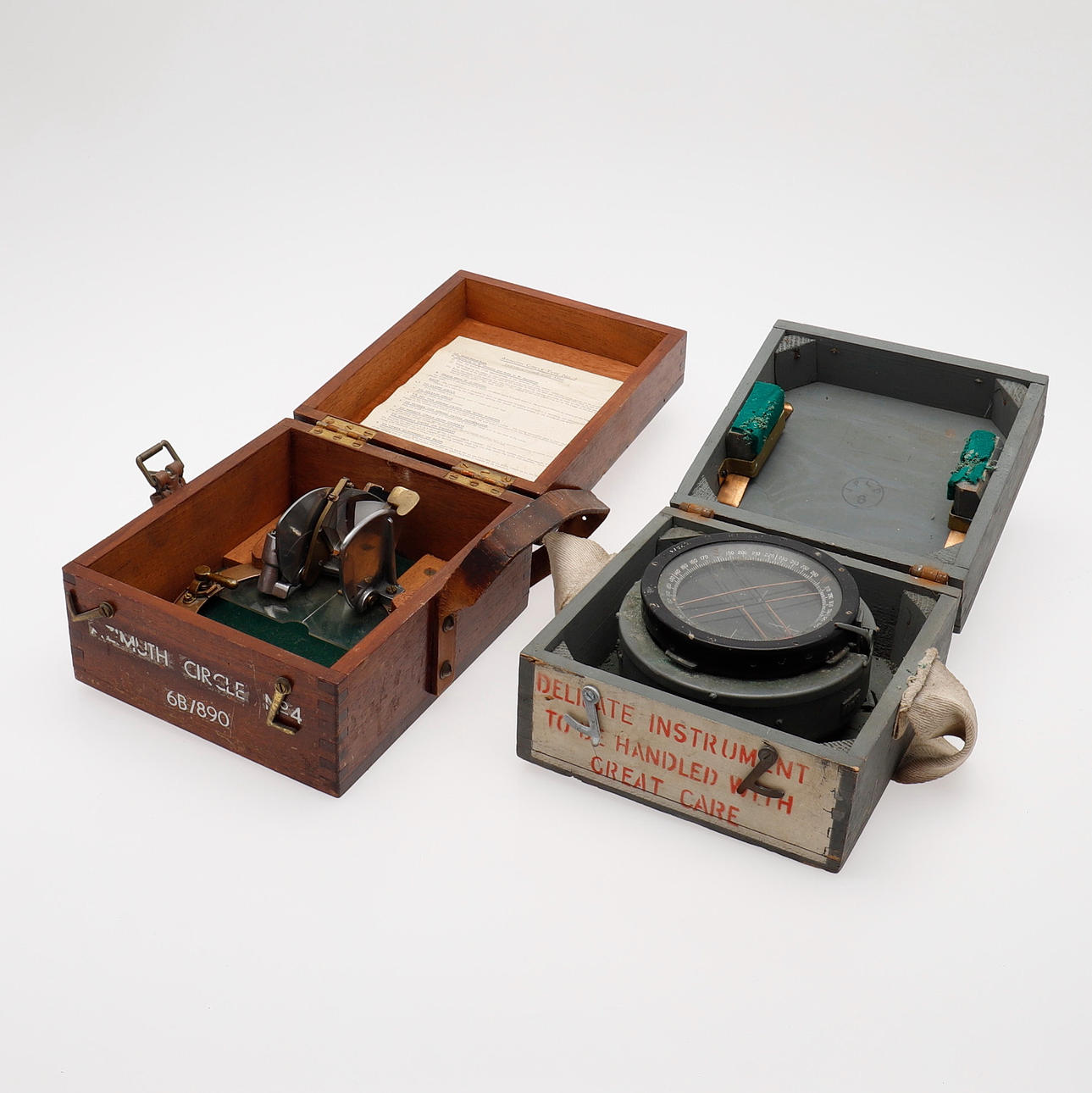 CÍRCULO AZIMUT N° 4 Y BRÚJULA, RAF, TIPO PII.