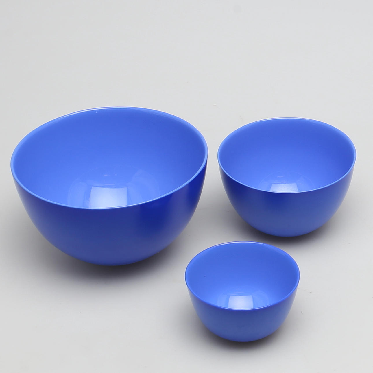 GLASSKÅLAR. 3 st. "Colora". Sven Palmqvist. Orrefors. Blå glasmassa. Endast en skål är märkt.