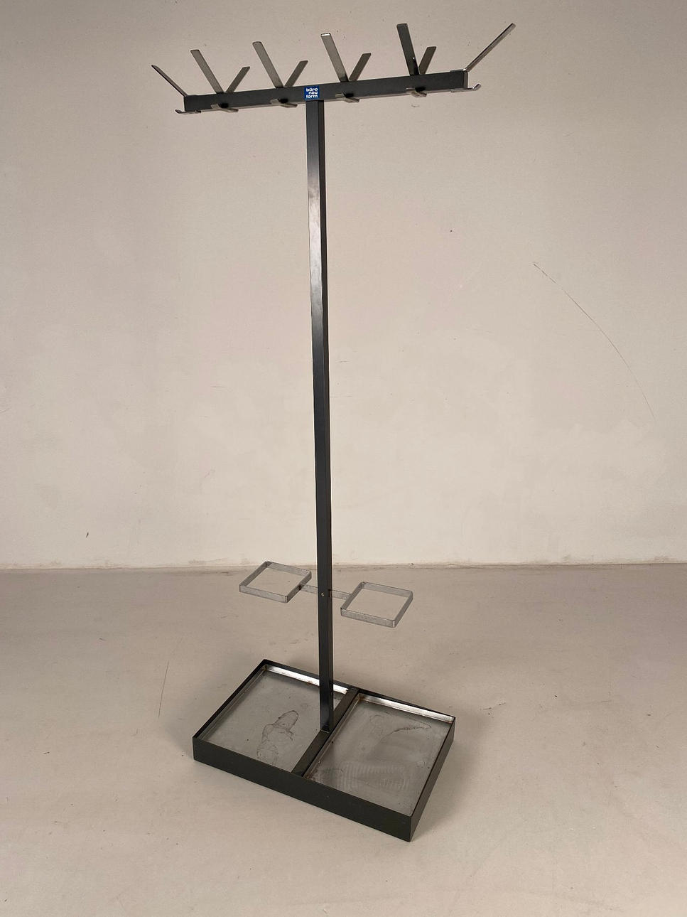 Klädhängare från kontoret ny form.