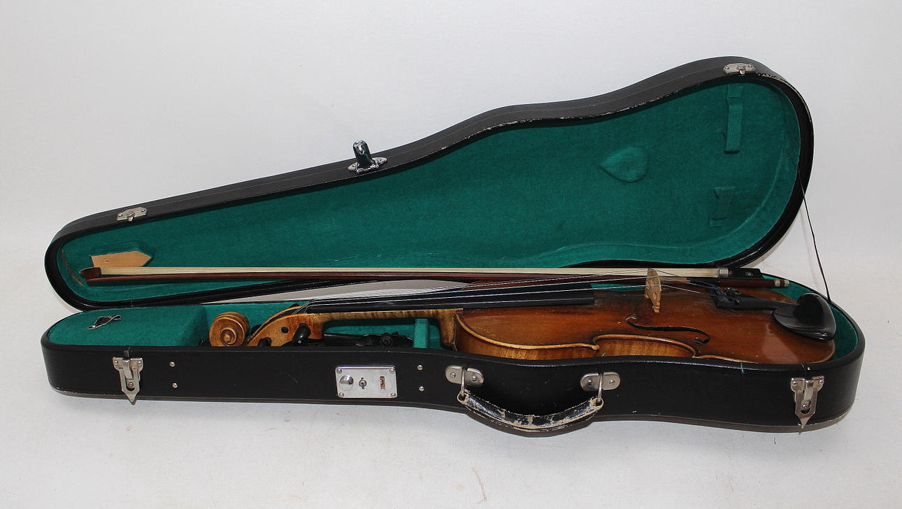 FIOL med väska 1800-tal.