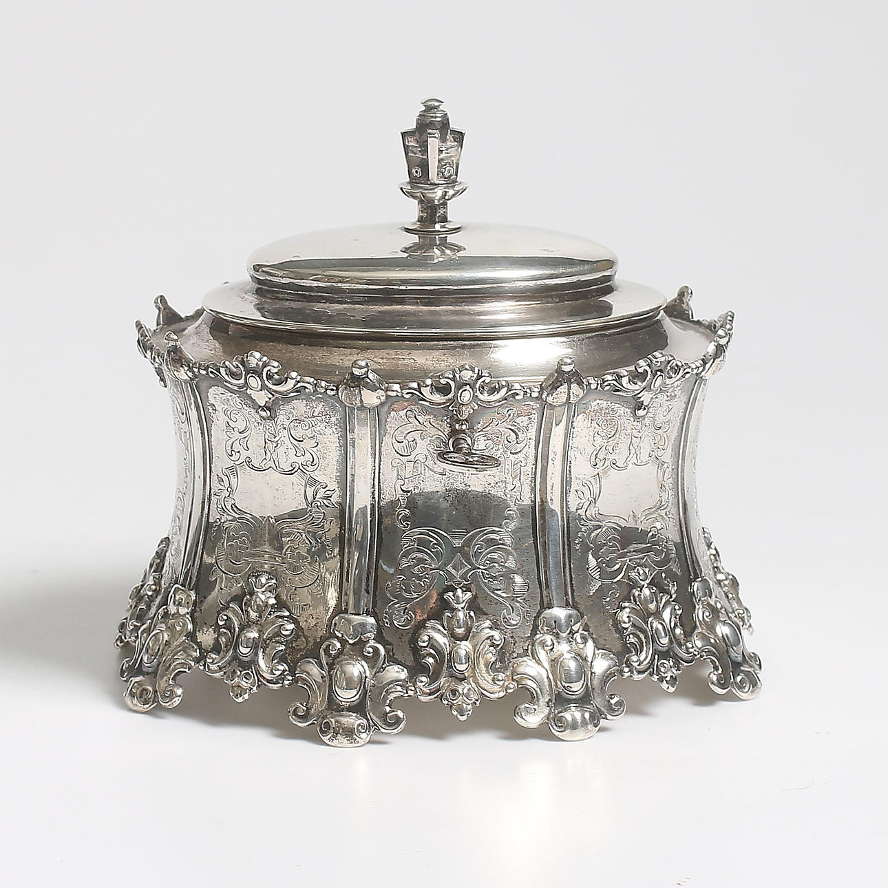 SOCKERSKRIN, CG Hallberg, Stockholm, 1916. Vikt 730 gram.