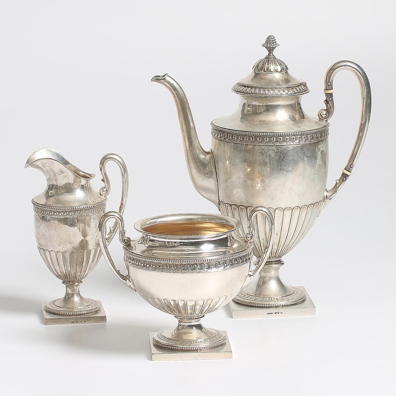 KAFFESERVIS, silver, bl.a. CG Hallberg, 18/1900-tal. Totalvik 1011 gram.