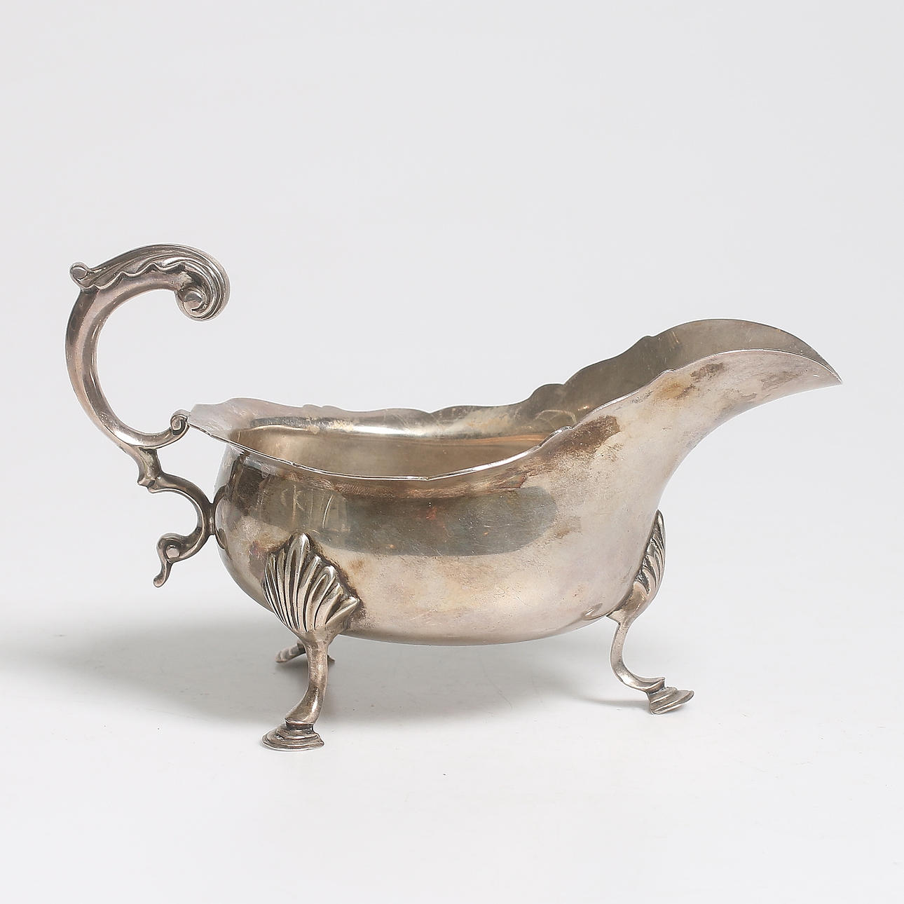 SÅSKANNA, silver, London, 1907. Vikt 242 gram.