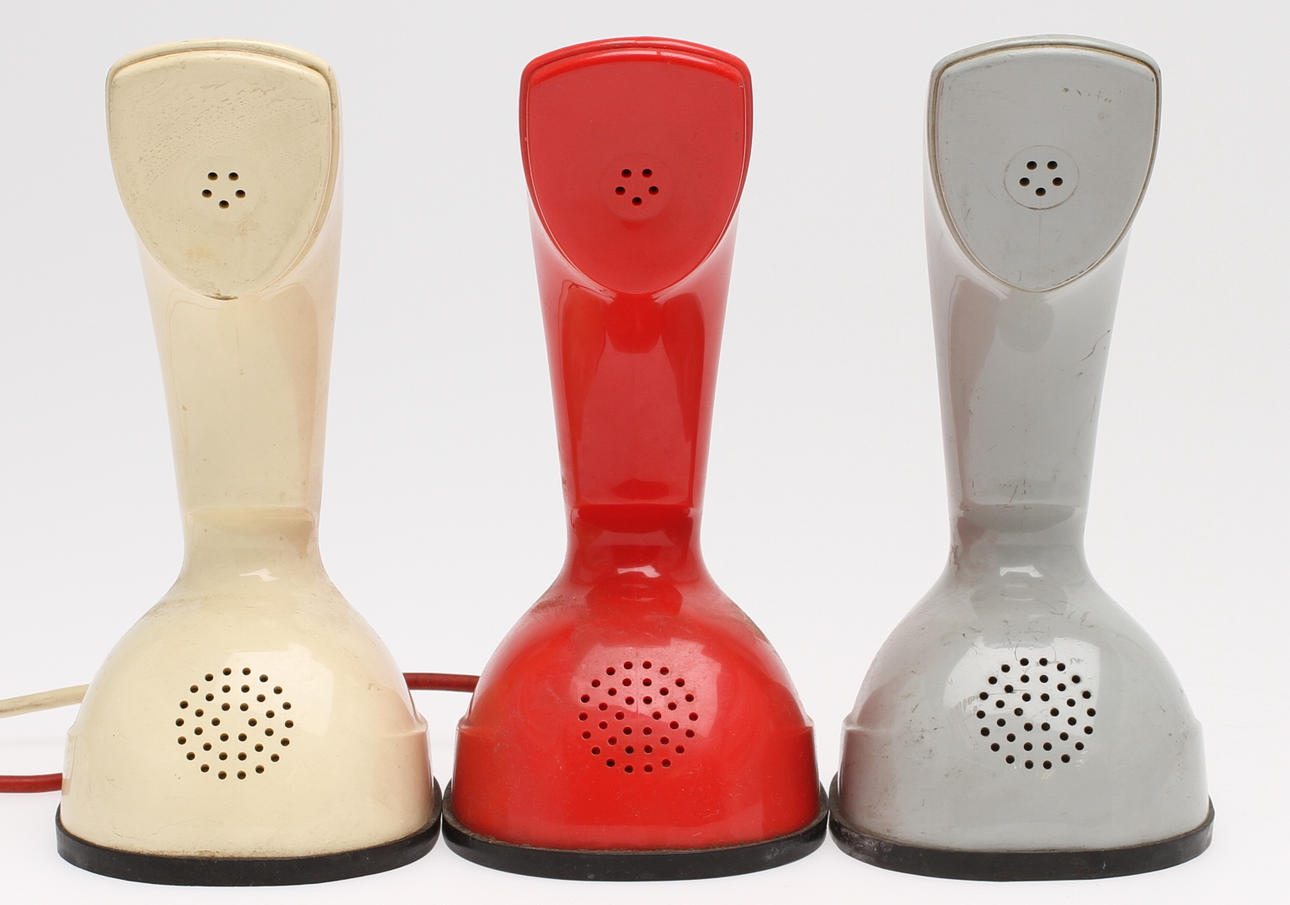 KOBRATELEFONER ERICOFONER, 3 st, röd, grå och benvit.