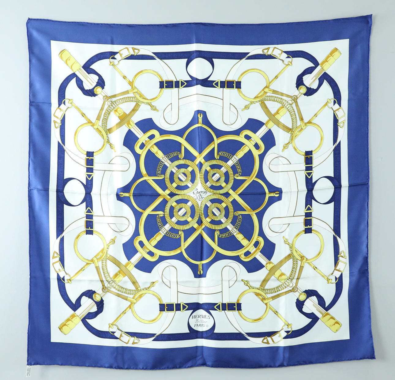 HERMÈS. Huivi, "Eperon d´Or", Pariisi.