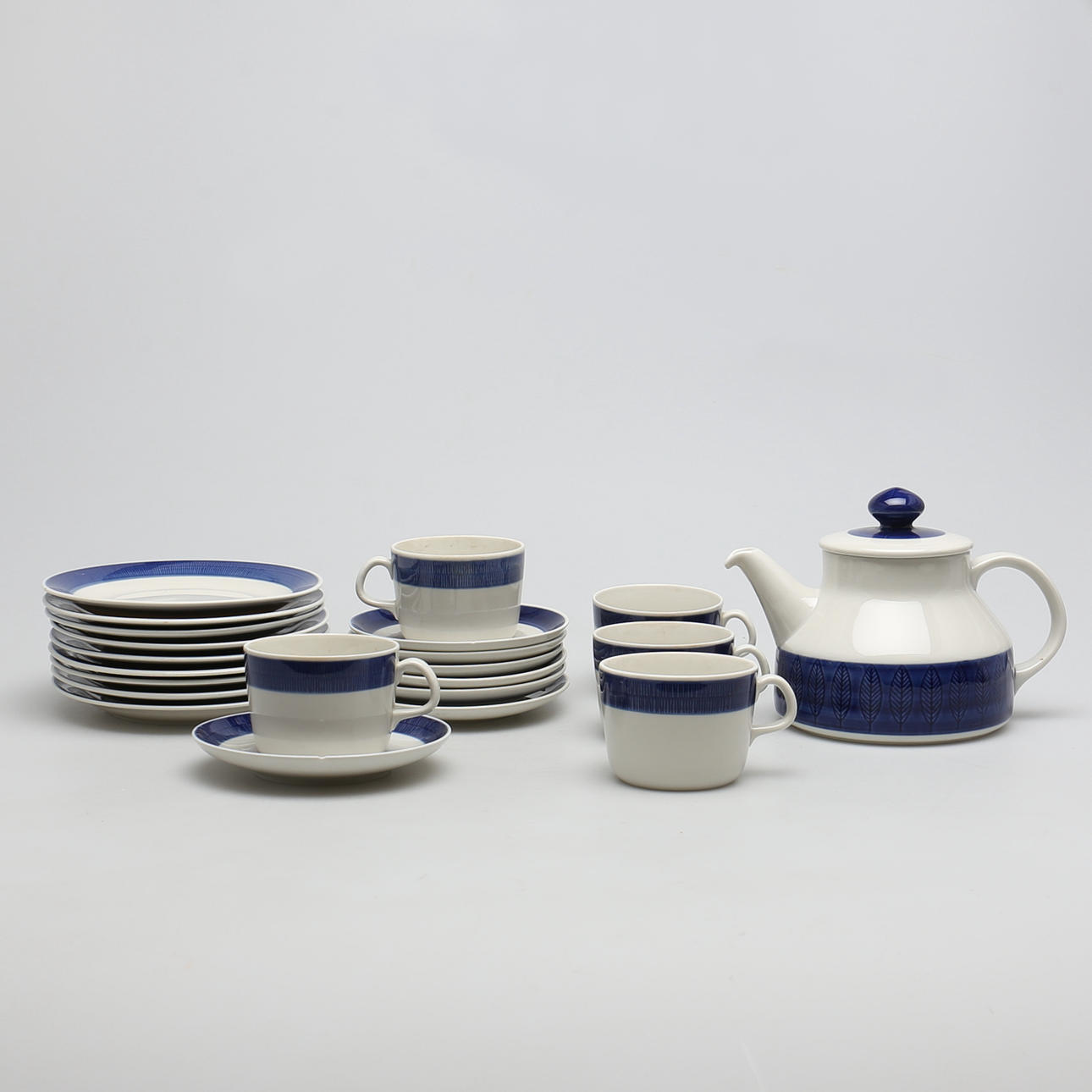 SERVIS i porslin. 22 delar "Koka Blå", Hertha Bengtsson, Rörstrand. Från 1956 och framåt.