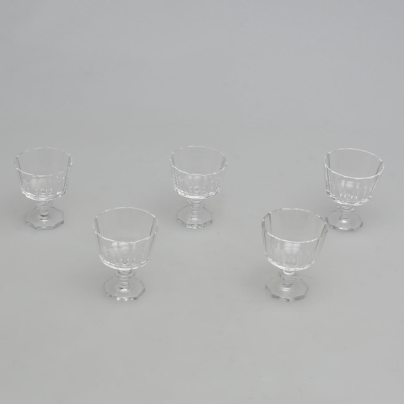 STARKVINSGLAS. 5 st. "Karlberg". Elis Bergh. Kosta.