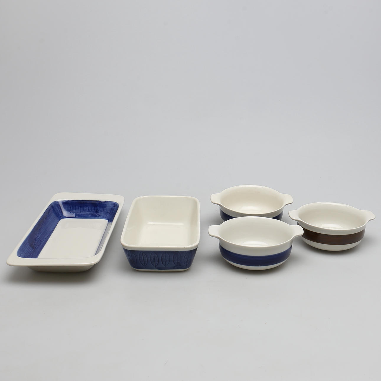 SERVIS i porslin. 22 delar "Koka Blå", Hertha Bengtsson, Rörstrand. Från 1956 och framåt.