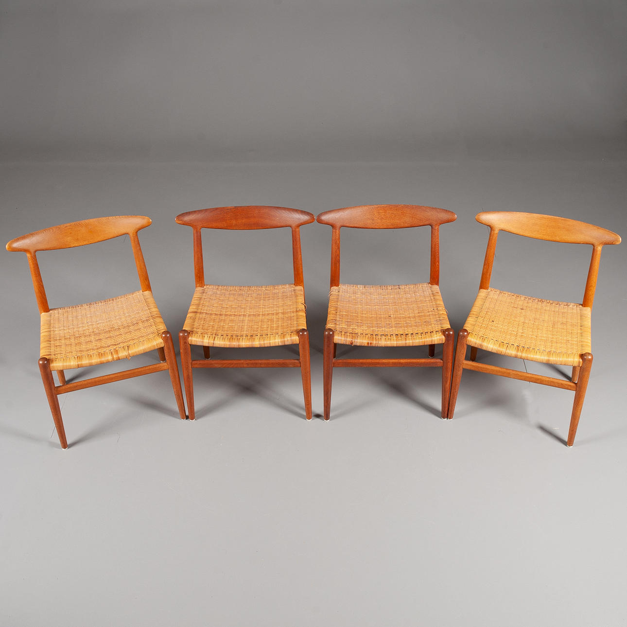 HANS J WEGNER. Stolar "W2", 4 st, CM Madsen, Danmark.