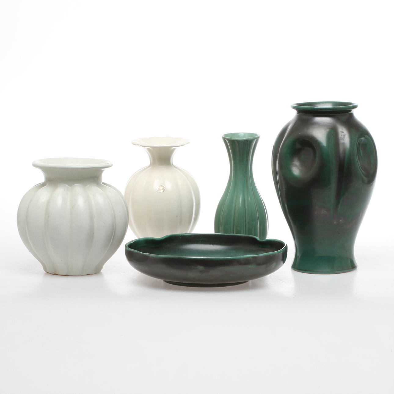 VASER 4 st samt FAT, keramik, bland annat SYCO och Upsala-Ekeby.