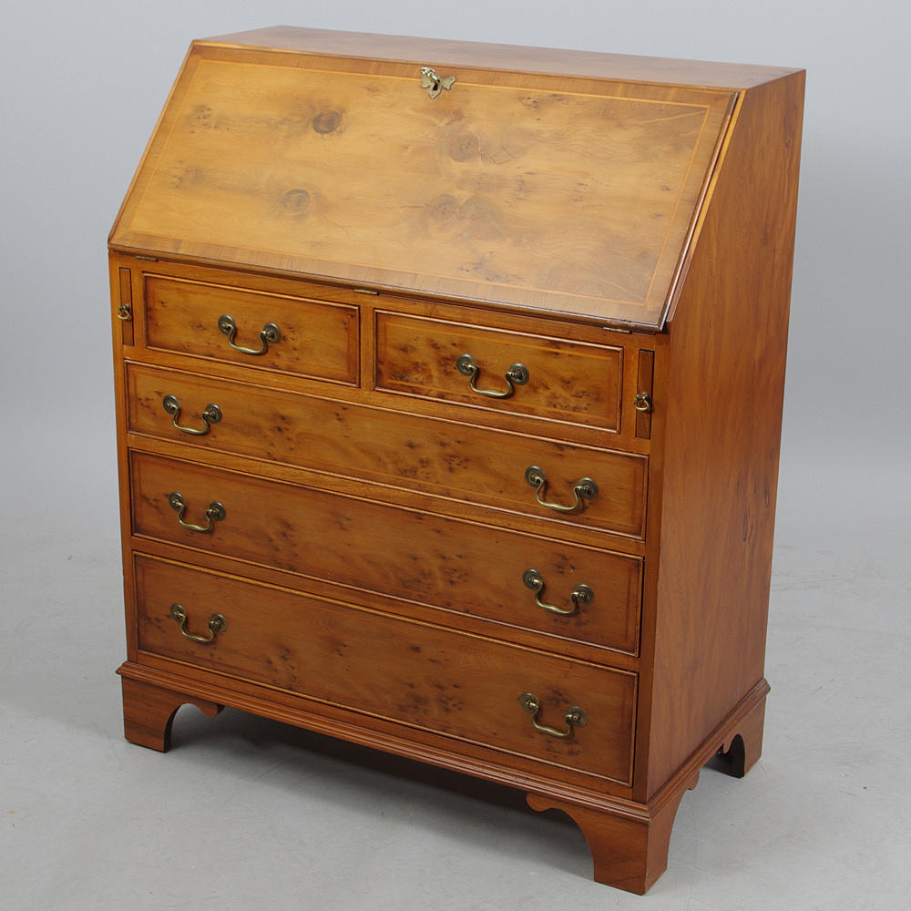 SNEDKLAFFSSEKRETÄR, idegran, engelsk stil.