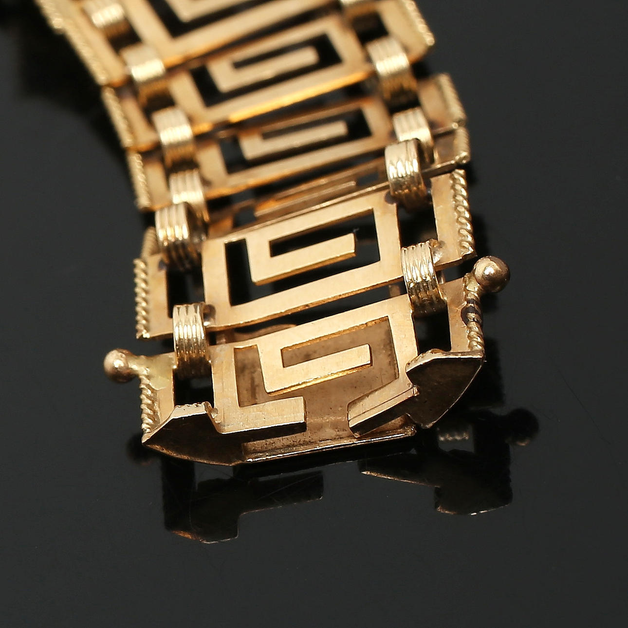 ARMBAND, 18K guld, meander bård, 1900-tal. Smycken & Ädelstenar ...