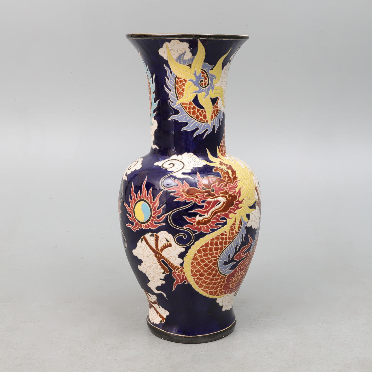 A LARGE VIETNAMESE CERAMIC FLOOR VASE.