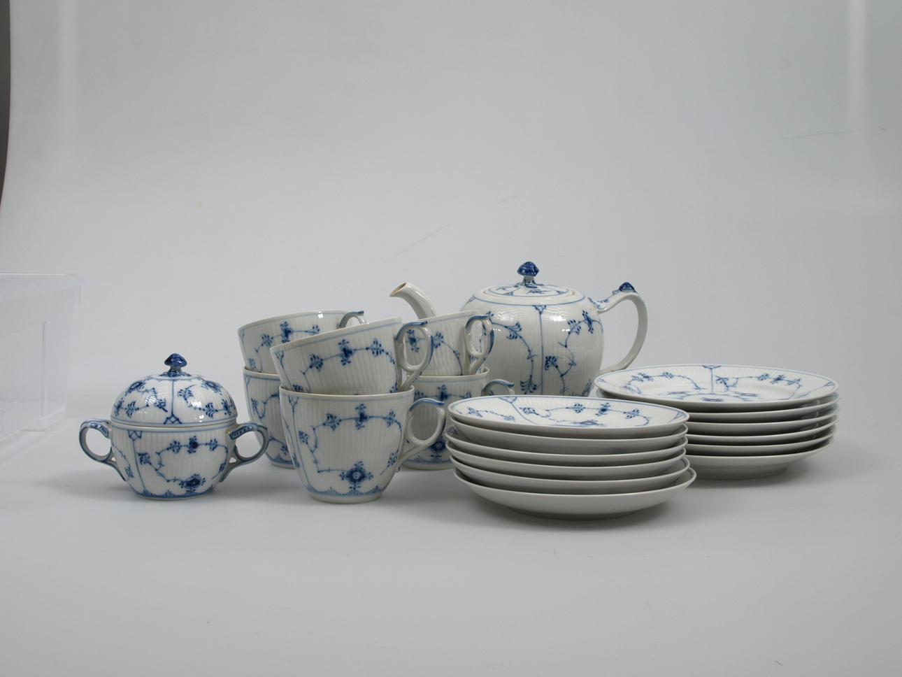 TESERVIS, porslin, 20 delar, "Musselmalet", Riflet, Kunglig Dansk.