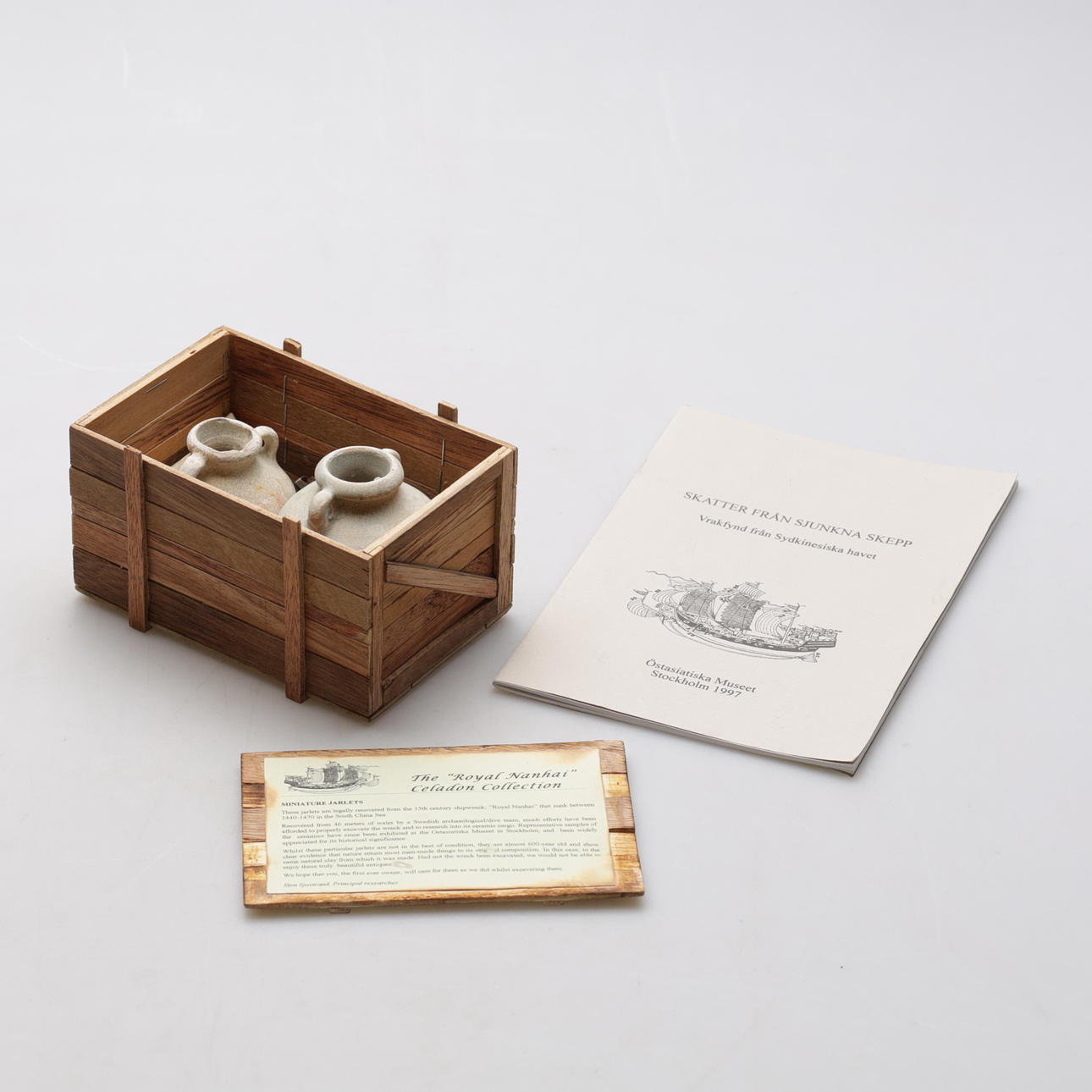 MUG, 2 uds, China, siglo XV.