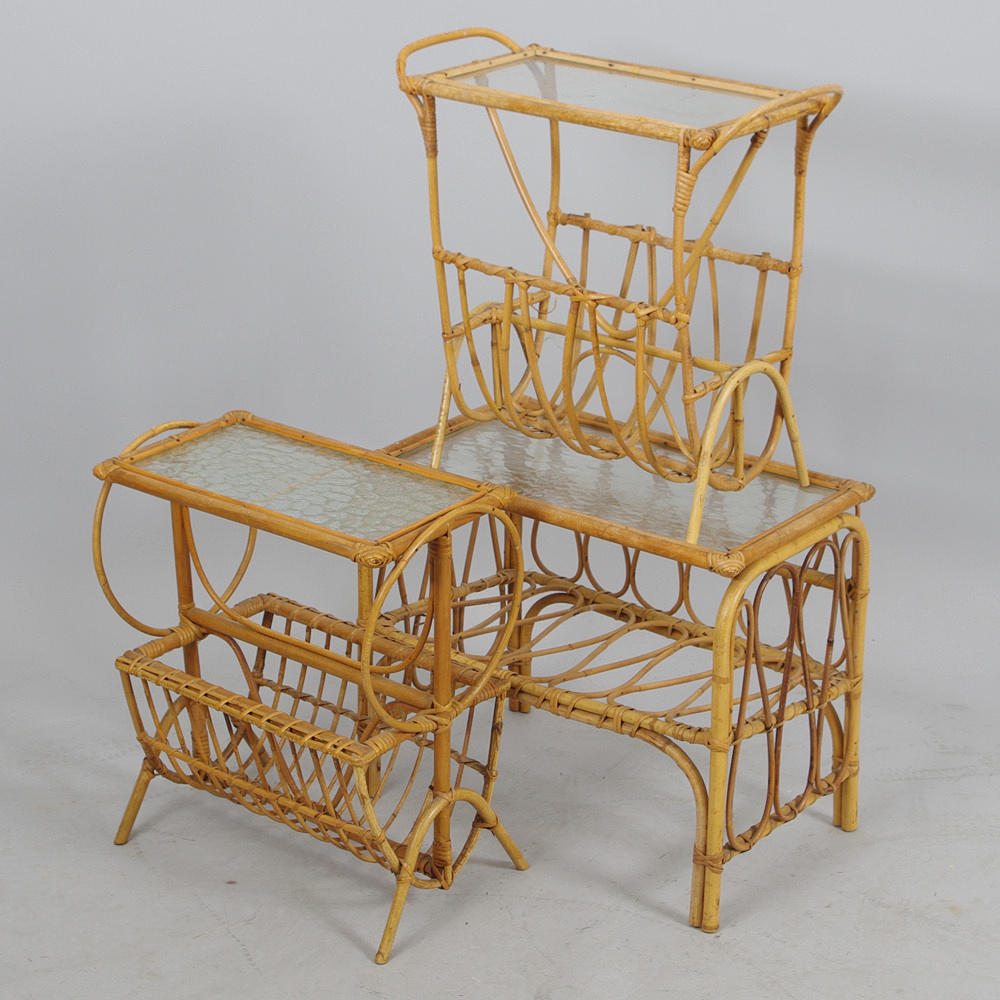 TIDNINGSBORD, 3 stycken, rotting/glas.