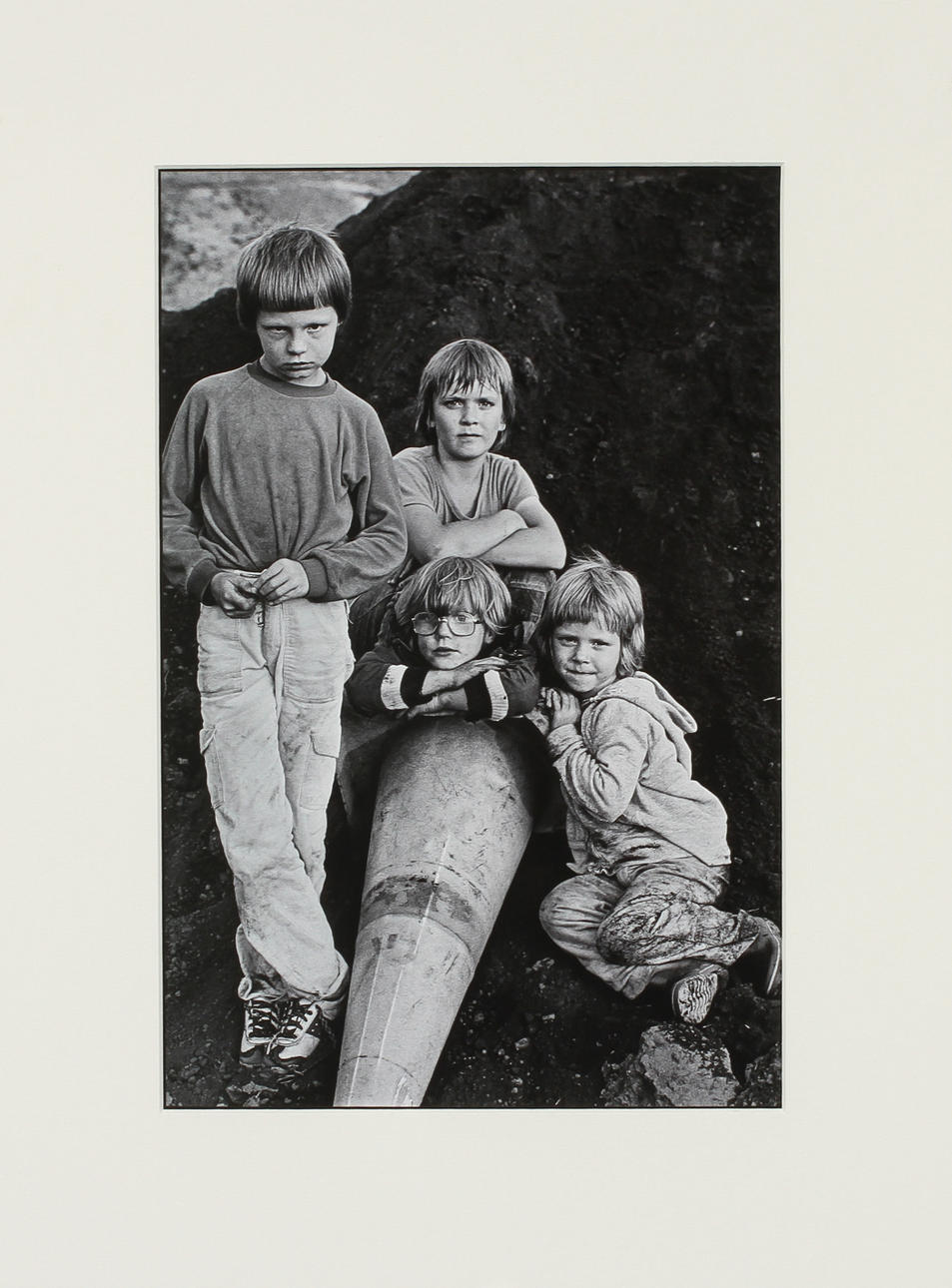 INGMAR JERNBERG. "Fyra killar i Frölunda", c-print, signerad och daterad a tergo.