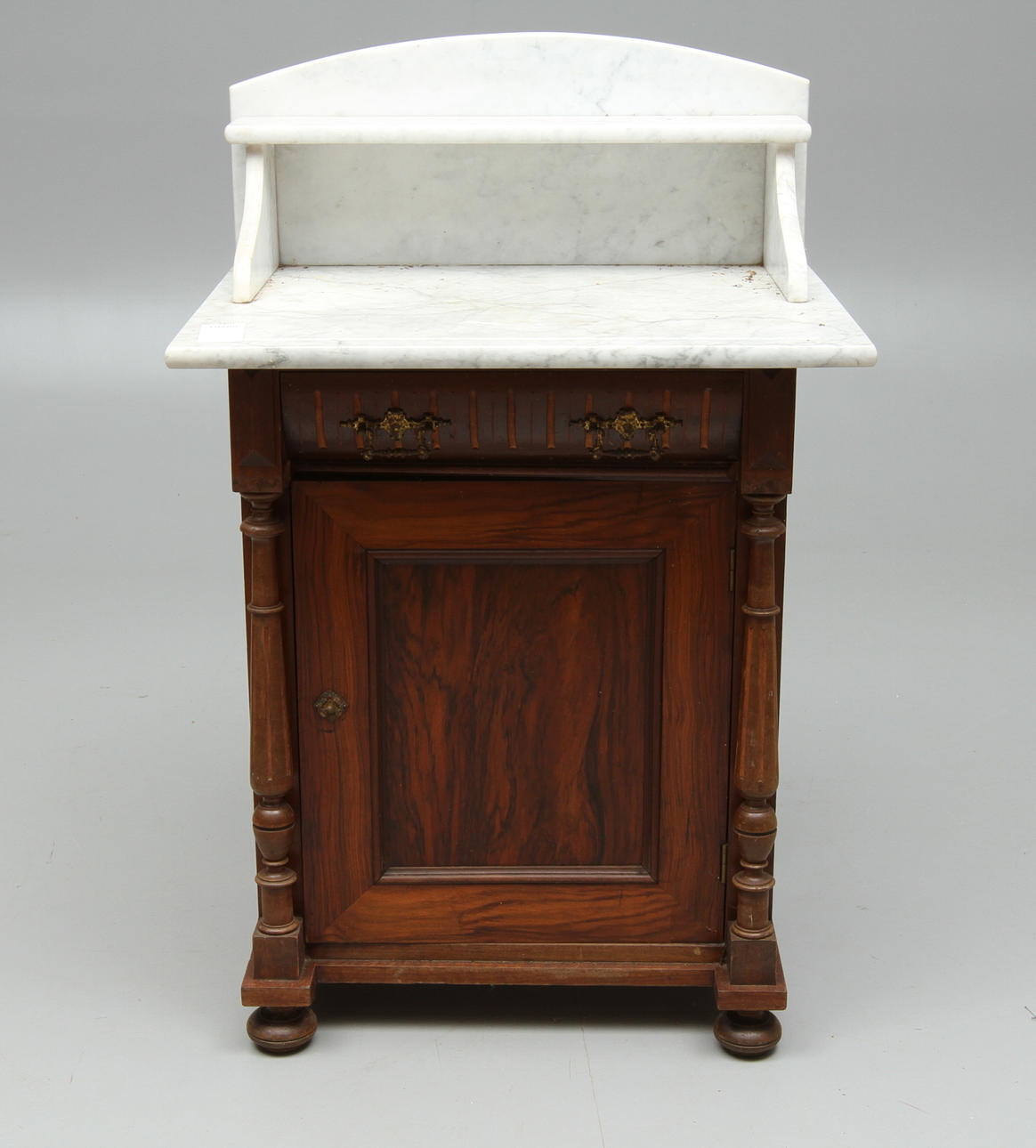 KOMMOD, med stenskiva, 1800-tal.