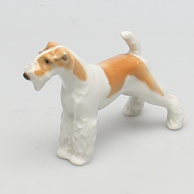 FIGURIN. Porslin. Vit Airedale Terrier. Made in USSR. Lomonosov. Ryssland.